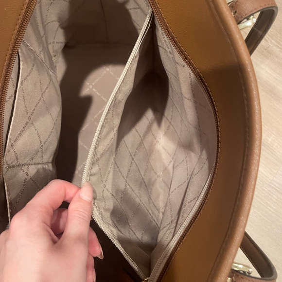 Micheal Kors Large Brown Saffiano Zip Tote - Picture 3 of 13
